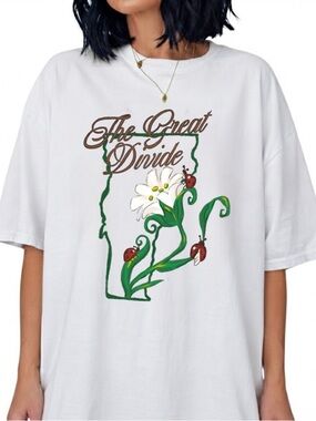 The Great Divide The Continental Divide Flower Ladybug Green Leaf Vintage Tee
